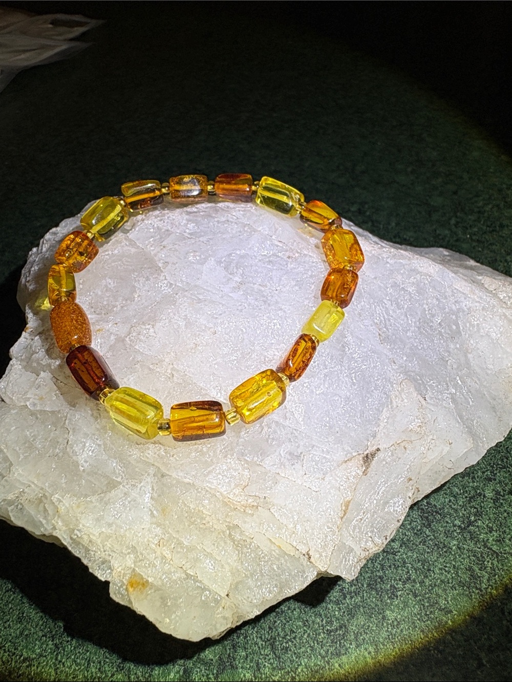 Amber rectangular shape bracelet - Picture 3 of 4